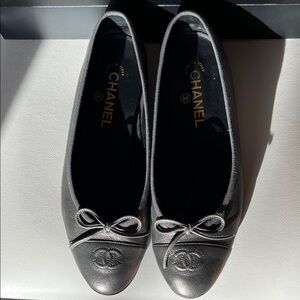 CHANEL Anthracite Lambskin Ballerines